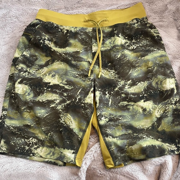 Men's Lululemon T.H.E Linerless Short 9” - Picture 4 of 9